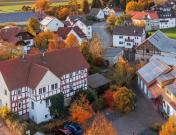 Grundsteuer_Dorf im Herbst